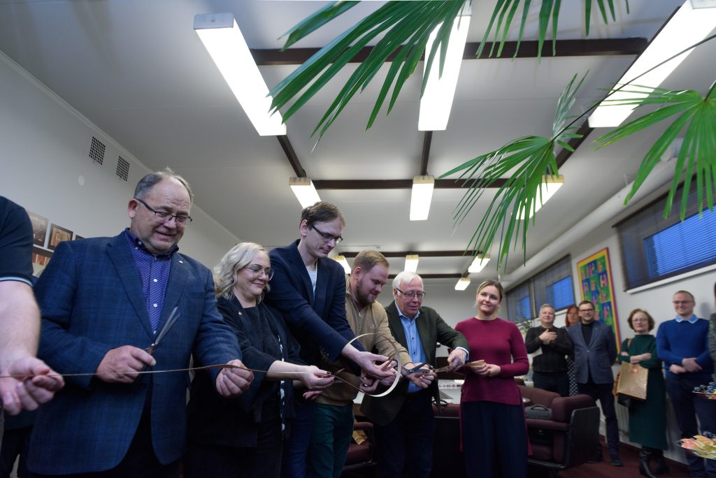 Estiko Gruppi kuuluv Kagu-Eesti Innovatsioonikeskus avas kunagisele Võru mööblivabrikule ja sealsele puidutööstusele pühendatud Suhvli avastuskeskuse. Kagu-Eest