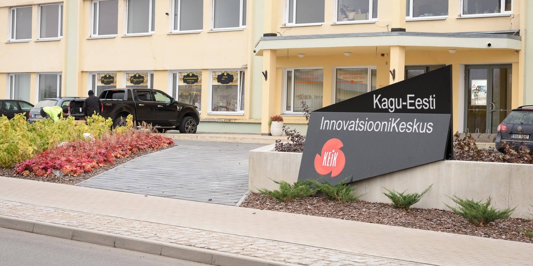Mrehvid/Tire Service OÜ on ettevõte, mis pakub rehvide müüki ning professionaalset rehvivahetust sõiduautodele, maasturitele ja kaubikutele. Tule Räpina mnt 10,